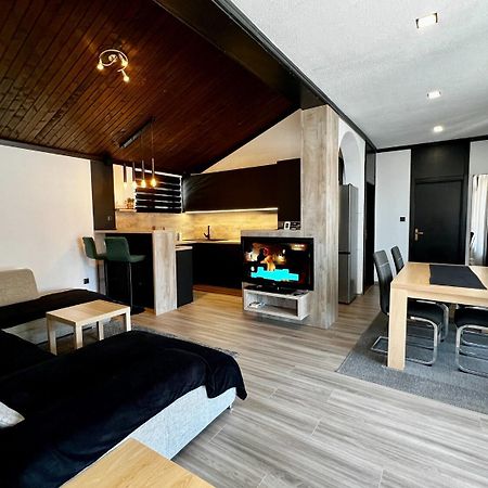 Apartment Denis - Great Location & Large Terrace Makarska Bagian luar foto