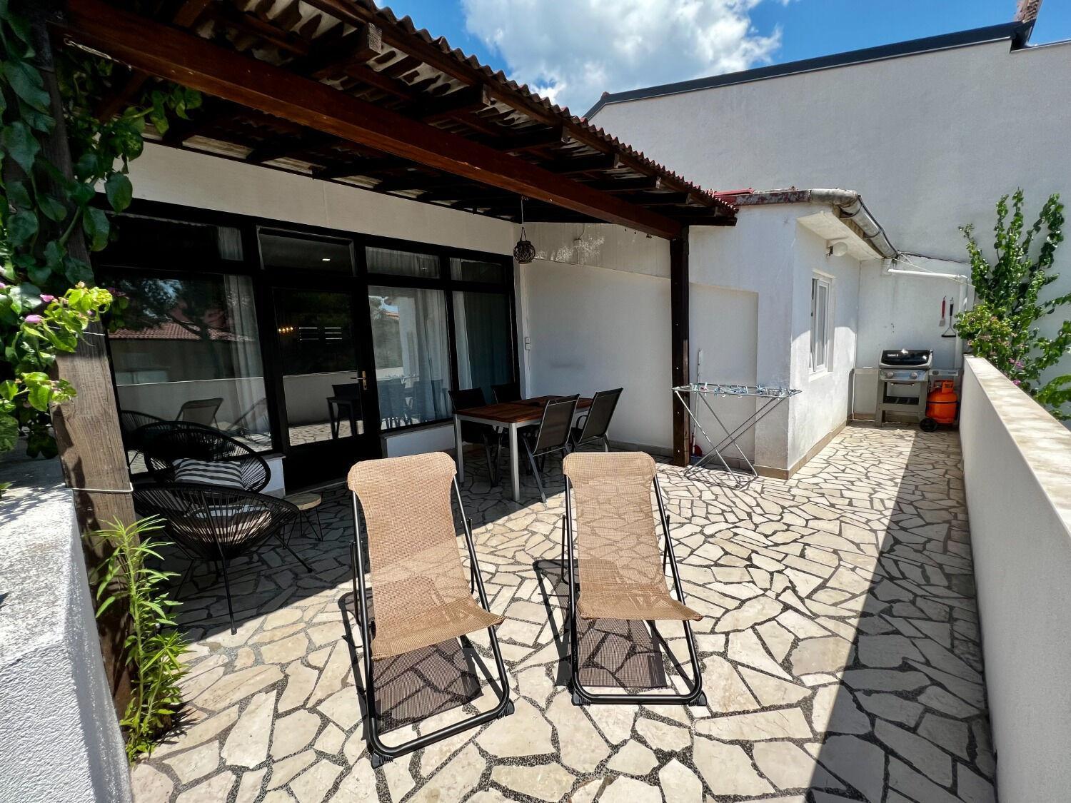 Apartment Denis - Great Location & Large Terrace Makarska Bagian luar foto